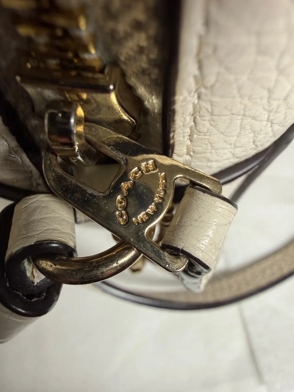 Coach Jamie Camera Crossbody Bag Chalk White Pebble Leather Gold Accents EUC - Picture 8 of 14